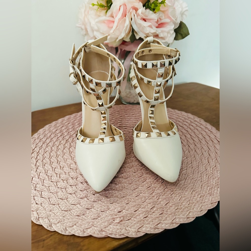 Heels - Picture 2 of 4